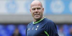 Tottenham Perpanjang Kontrak Brad Friedel