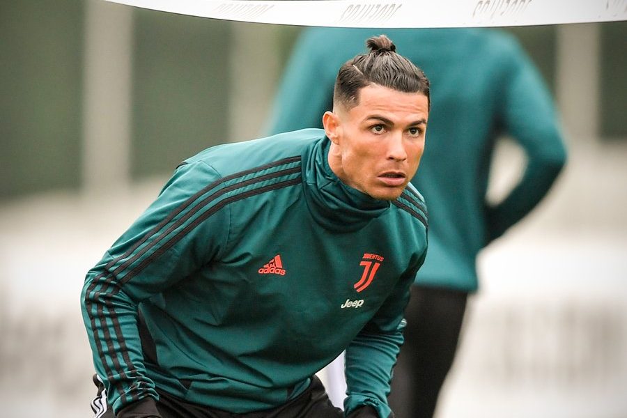 Gaya Rambut  Baru Cristiano Ronaldo  Curi Perhatian Netizen 